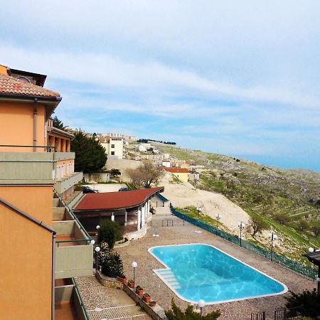 B&B Angela Monte Sant'Angelo Bagian luar foto